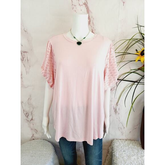 COOPER & ELLA Plus Eyelet-Sleeves Top - Picture 3 of 8